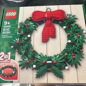 LEGO Festive Green and Red Wreath Set